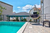 Bazén v ubytovaní One-Bedroom Apartment in Crikvenica LXXIX alebo v jeho blízkosti