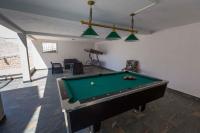 Biliardový stôl v ubytovaní One-Bedroom Apartment in Crikvenica LXXIX
