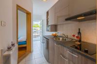 Kuchyňa alebo kuchynka v ubytovaní One-Bedroom Apartment in Crikvenica LXXIX