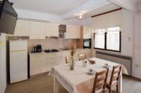 Kuchyňa alebo kuchynka v ubytovaní Apartment in Pula/Istrien 11022