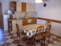 Kuchyňa alebo kuchynka v ubytovaní Holiday Home Balatonmariafurdo 17