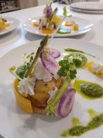 un plato de comida en una mesa blanca en Pavillon des Millésimes, Piscine & SPA, en Lussac