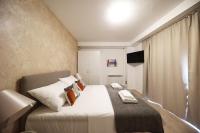 Posteľ alebo postele v izbe v ubytovaní Beachfront Apartments and Rooms