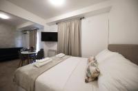Posteľ alebo postele v izbe v ubytovaní Beachfront Apartments and Rooms