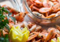 Jídlo v výletní lodě nebo okolí