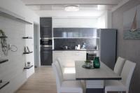 Kuchnia lub aneks kuchenny w obiekcie Suzy Apartman Siófok