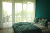 Łóżko lub łóżka w pokoju w obiekcie Suzy Apartman Siófok