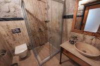 Sarnich Cave Suitesにあるバスルーム