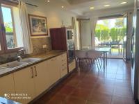 Kuchnia lub aneks kuchenny w obiekcie Villa Puerto Adriano