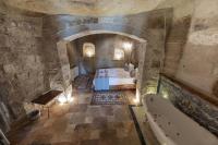 Sarnich Cave Suitesにあるベッド