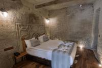Sarnich Cave Suitesにあるベッド