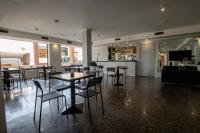 Reštaurácia alebo iné gastronomické zariadenie v ubytovaní Hotel De Plam