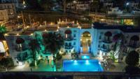The swimming pool at or close to La Brezza Suite & Hotel