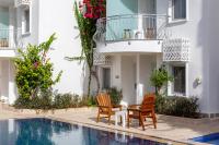The swimming pool at or close to La Brezza Suite & Hotel