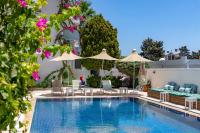 The swimming pool at or close to La Brezza Suite & Hotel