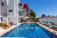 The swimming pool at or close to La Brezza Suite & Hotel