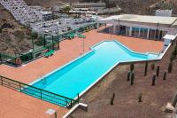 Bazén v ubytování Malibu apartamento con campo de tennis y piscina con solarium nebo v jeho okolí