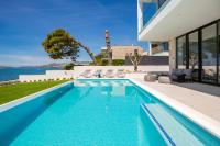 Bazén v ubytovaní Beachfront Villa The View with Pool alebo v jeho blízkosti