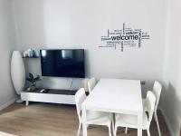 Televízia a/alebo spoločenská miestnosť v ubytovaní Sunlight Málaga Centro