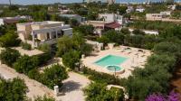 Bazén v ubytovaní Appartamento Gardenia in Villa Mariella alebo v jeho blízkosti