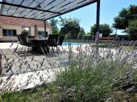 Basen w obiekcie Holiday Home Tuta lub w pobliżu