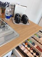 Een keuken of kitchenette bij Hotel 't Witte Huys Scheveningen