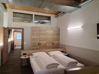 Postel nebo postele na pokoji v ubytování Chalets am Badesee Lassing