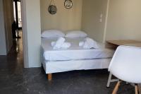 Posteľ alebo postele v izbe v ubytovaní Double Apartment - Athens Center, 7 BD, 3 BATH
