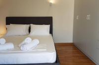 Posteľ alebo postele v izbe v ubytovaní Double Apartment - Athens Center, 7 BD, 3 BATH