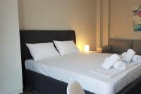 Posteľ alebo postele v izbe v ubytovaní Double Apartment - Athens Center, 7 BD, 3 BATH