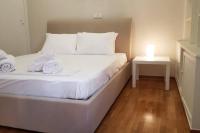 Posteľ alebo postele v izbe v ubytovaní Double Apartment - Athens Center, 7 BD, 3 BATH
