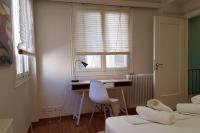 Posteľ alebo postele v izbe v ubytovaní Double Apartment - Athens Center, 7 BD, 3 BATH