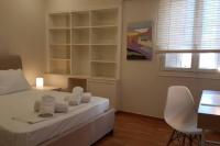 Posteľ alebo postele v izbe v ubytovaní Double Apartment - Athens Center, 7 BD, 3 BATH