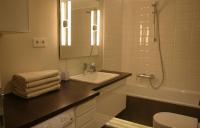 Kúpeľňa v ubytovaní ORANGEHOMES one bedroom Modern apartment in the city center