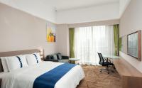 Holiday Inn Express Chengdu West Gate by IHGにあるテレビまたはエンターテインメントセンター