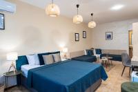 Postel nebo postele na pokoji v ubytování Sunrise Hotel
