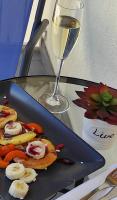 Jedlo v ubytovaní bed & breakfast alebo blízkom okolí