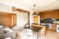 A kitchen or kitchenette at Apartamentos Masella 1600