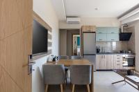 Sapphire Blue Suitesにあるキッチンまたは簡易キッチン
