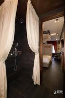 Postel nebo postele na pokoji v ubytování Suite Opium Den by Justine Apartments Apartamento turístico en Madrid Río