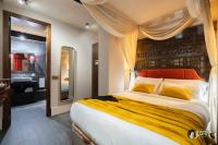 Postel nebo postele na pokoji v ubytování Suite Opium Den by Justine Apartments Apartamento turístico en Madrid Río
