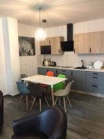 LIDO nappali + 3 háló apartmanにあるキッチンまたは簡易キッチン