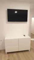 Televízia a/alebo spoločenská miestnosť v ubytovaní Fiorino Rooms Korčula