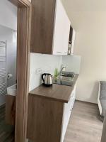 Kuchnia lub aneks kuchenny w obiekcie Tempó Apartman Siófok