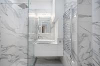 A bathroom at Király 35 Luxury Apartment with free parking