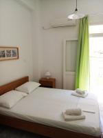 Postel nebo postele na pokoji v ubytování Belfry House Nafplio