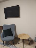Televízia a/alebo spoločenská miestnosť v ubytovaní Elaėa Boutique Apartments