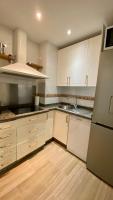Kuchyňa alebo kuchynka v ubytovaní Capaldi Luxury Holiday Rentals Puerto Marina Benalmadena