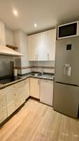Kuchyňa alebo kuchynka v ubytovaní Capaldi Luxury Holiday Rentals Puerto Marina Benalmadena