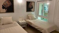 Posteľ alebo postele v izbe v ubytovaní Capaldi Luxury Holiday Rentals Puerto Marina Benalmadena